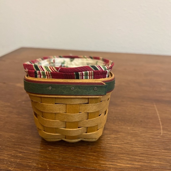 Longaberger 2007 Christmas Basket w/ Holiday Liner & Protector - Picture 2 of 6